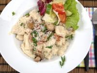 Gnocchi med bacon, svamp och grädde